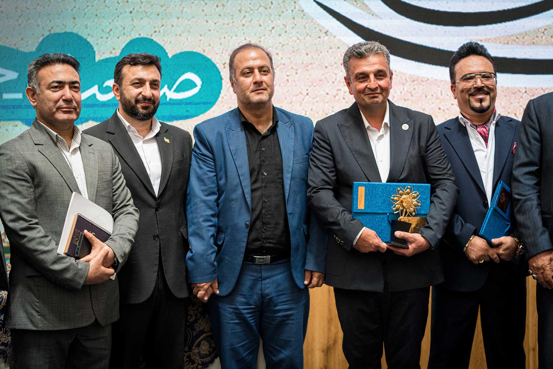 بهفر دامغان؛ تعاونی برگزیده سال ۱۴۰۵ در بیستوپنجمین همایش تعاونیهای برتر ملی 1 بهفر دامغان؛ تعاونی برگزیده سال ۱۴۰۵ در بیستوپنجمین همایش تعاونیهای برتر ملی